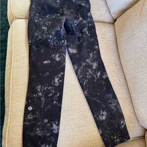 lululemon athletica Black and White Leggings Dynamic Pattern